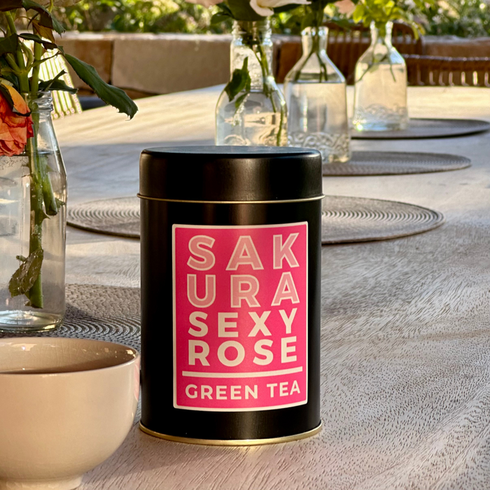 Sakura Sexy Rose - Té verde Sencha con cerezas y pétalos de rosa - mesa